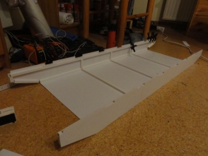 das Grudgerüst wird aus 1mm Styrenneplatten erstellt und mit Profilresten versteift